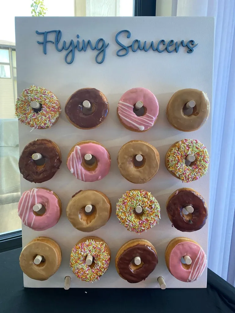 Donut Wall 17 x 24 (Fits 16 donuts)